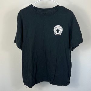 LAST CALL CO. black tee sz L